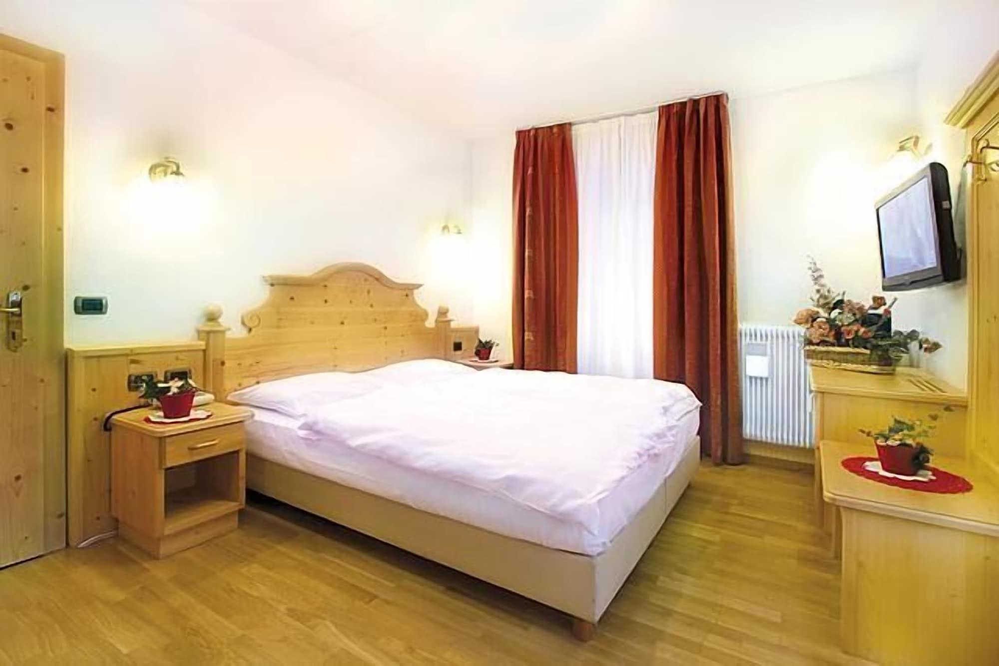 Hotel Il Caminetto Sport 卡纳泽伊 外观 照片