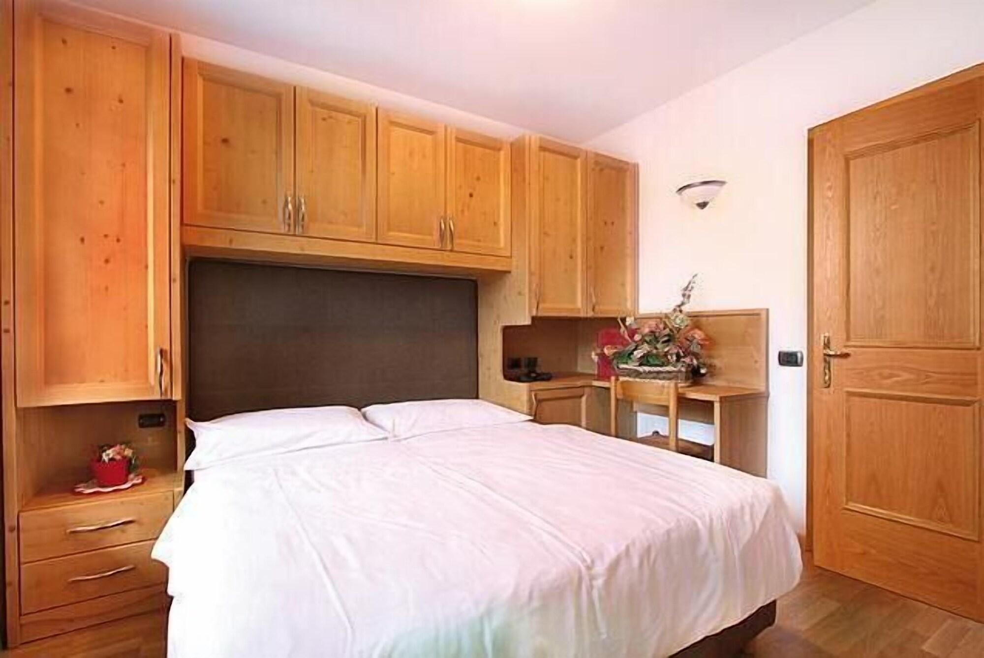 Hotel Il Caminetto Sport 卡纳泽伊 外观 照片