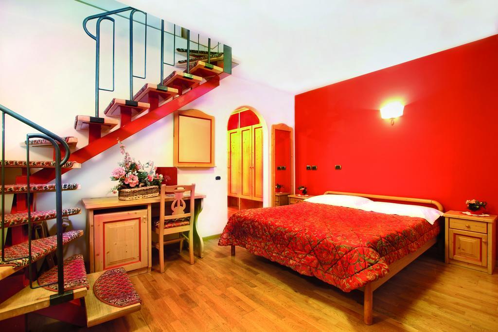 Hotel Il Caminetto Sport 卡纳泽伊 外观 照片