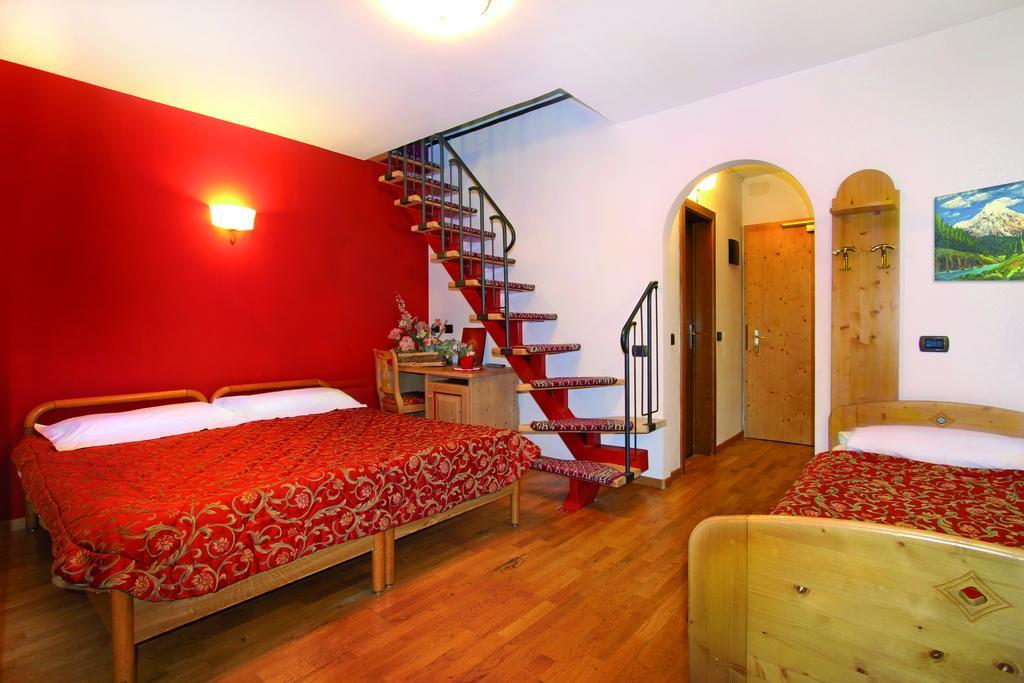 Hotel Il Caminetto Sport 卡纳泽伊 外观 照片
